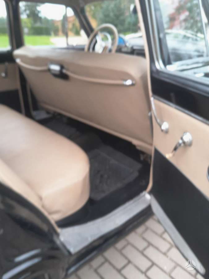 GAZ 21, Седан