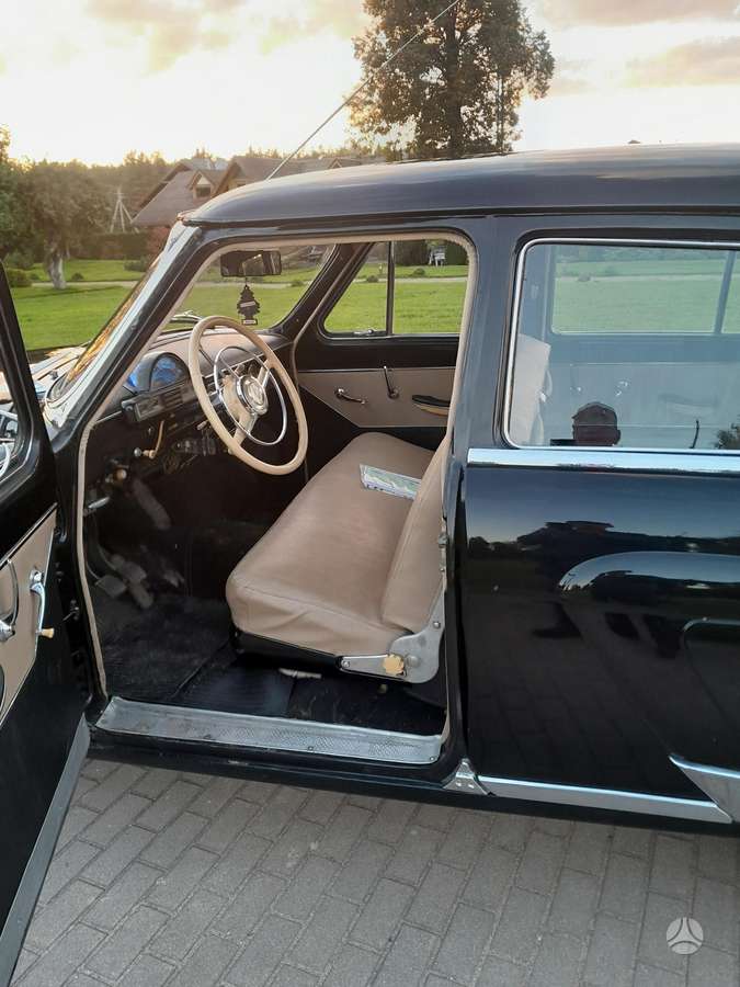 GAZ 21, Седан