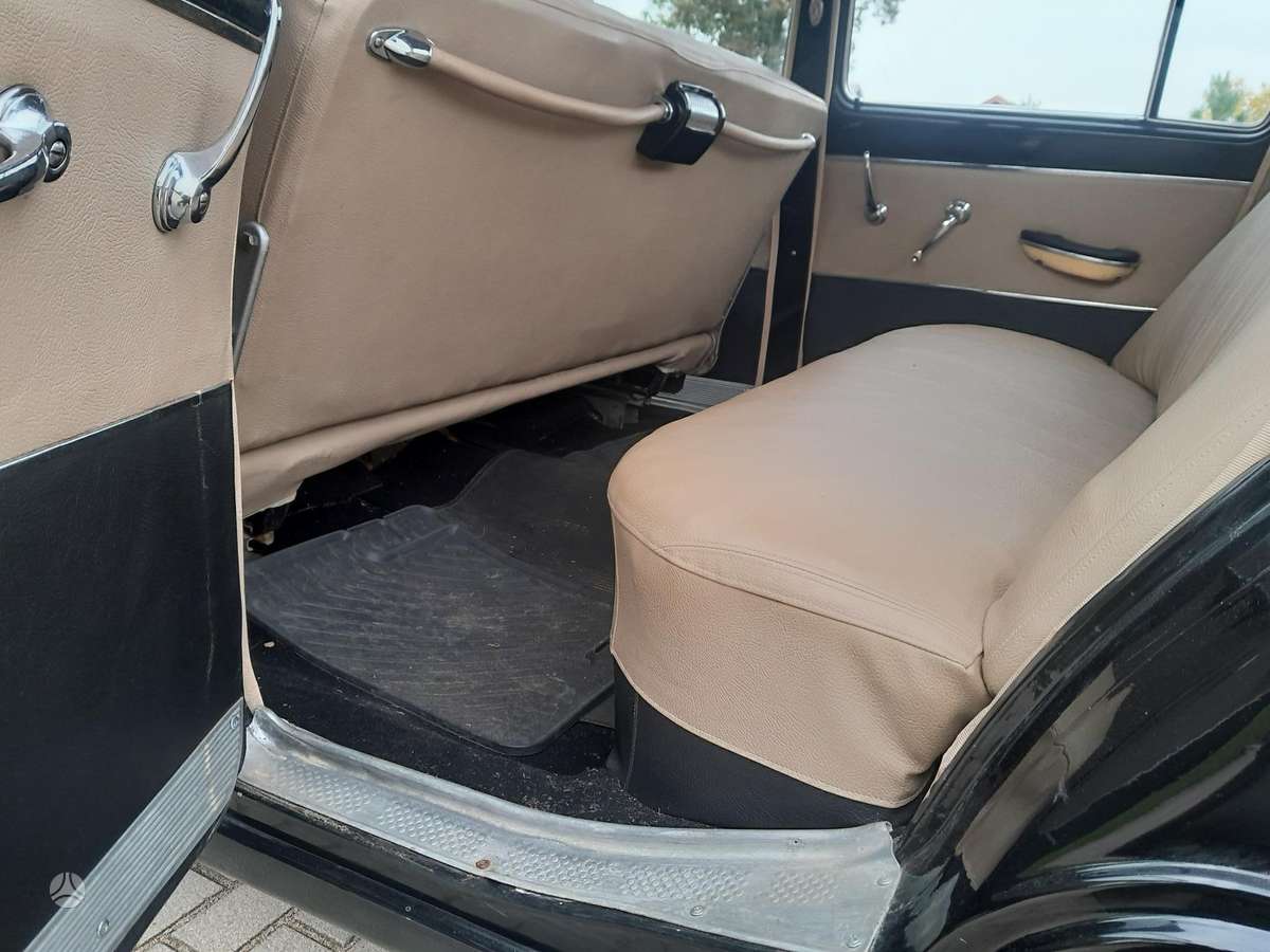 GAZ 21, Седан