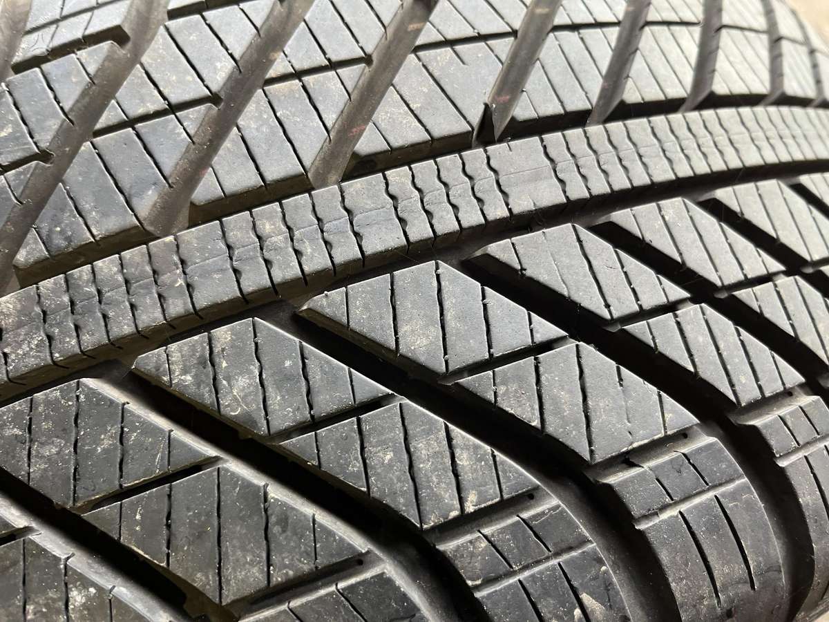 Goodyear Vector 4Seasons, universalios 225/50 R17