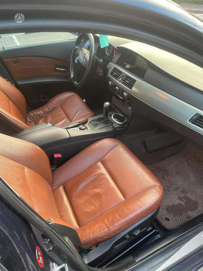 BMW 525, 2.5 l., Седан