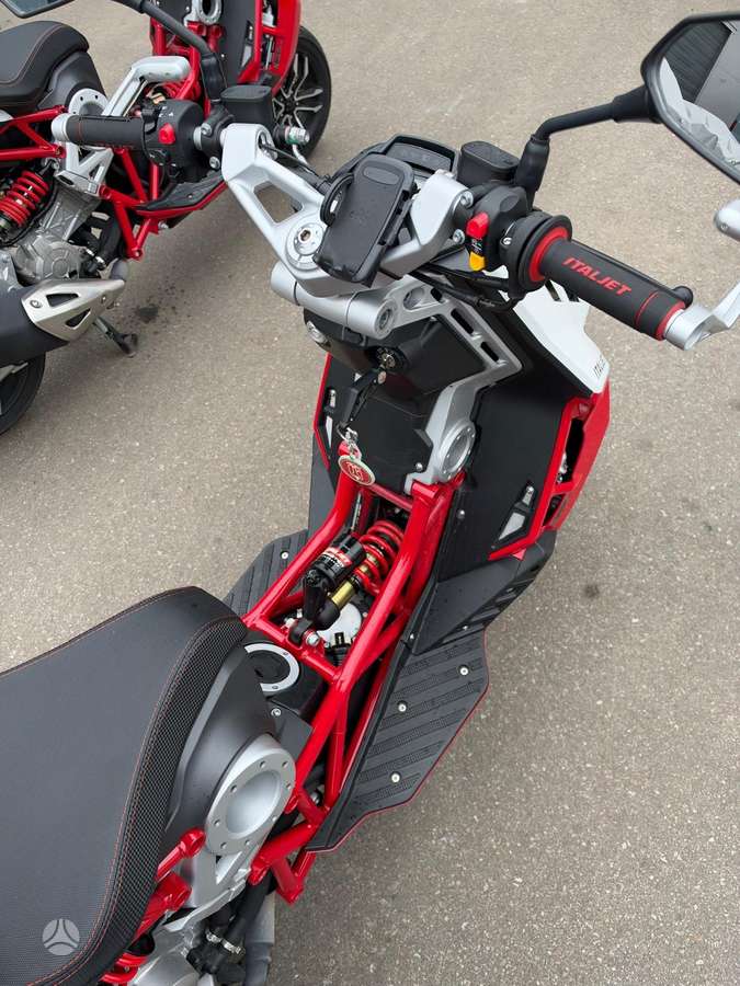 Italjet Dragster 200cc, scooters / mopeds