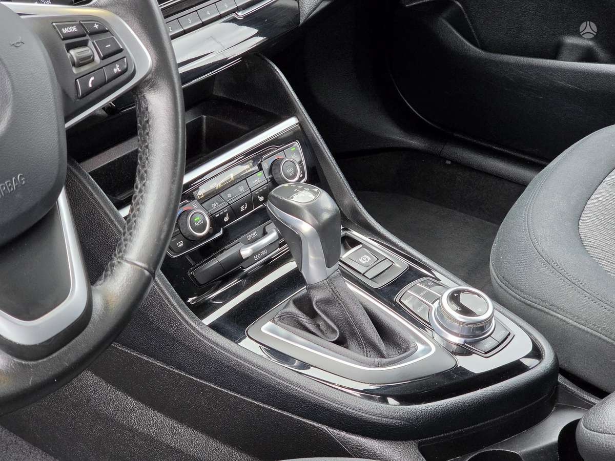 BMW 218 Active Tourer, 2.0 l., hatchback