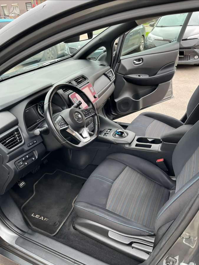 Nissan Leaf, 40 kWh, hatchback