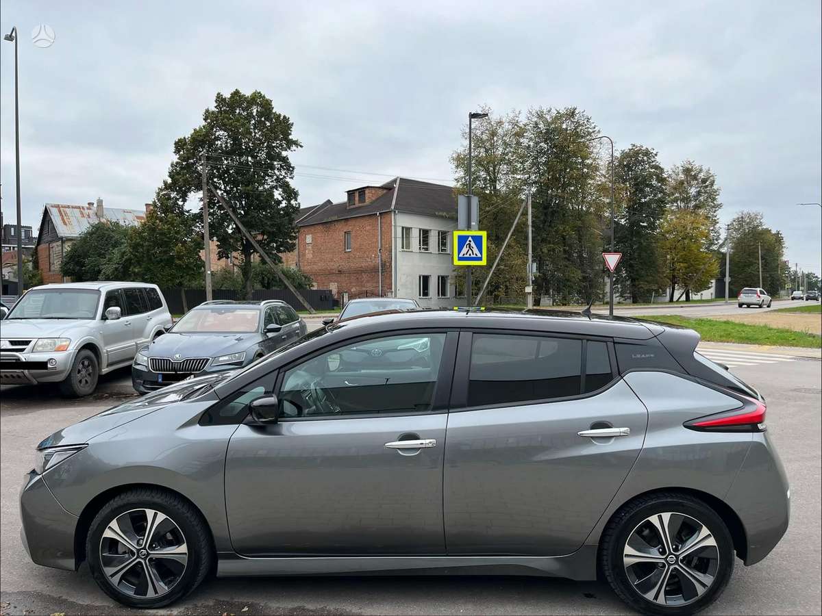 Nissan Leaf, 40 kWh, hatchback