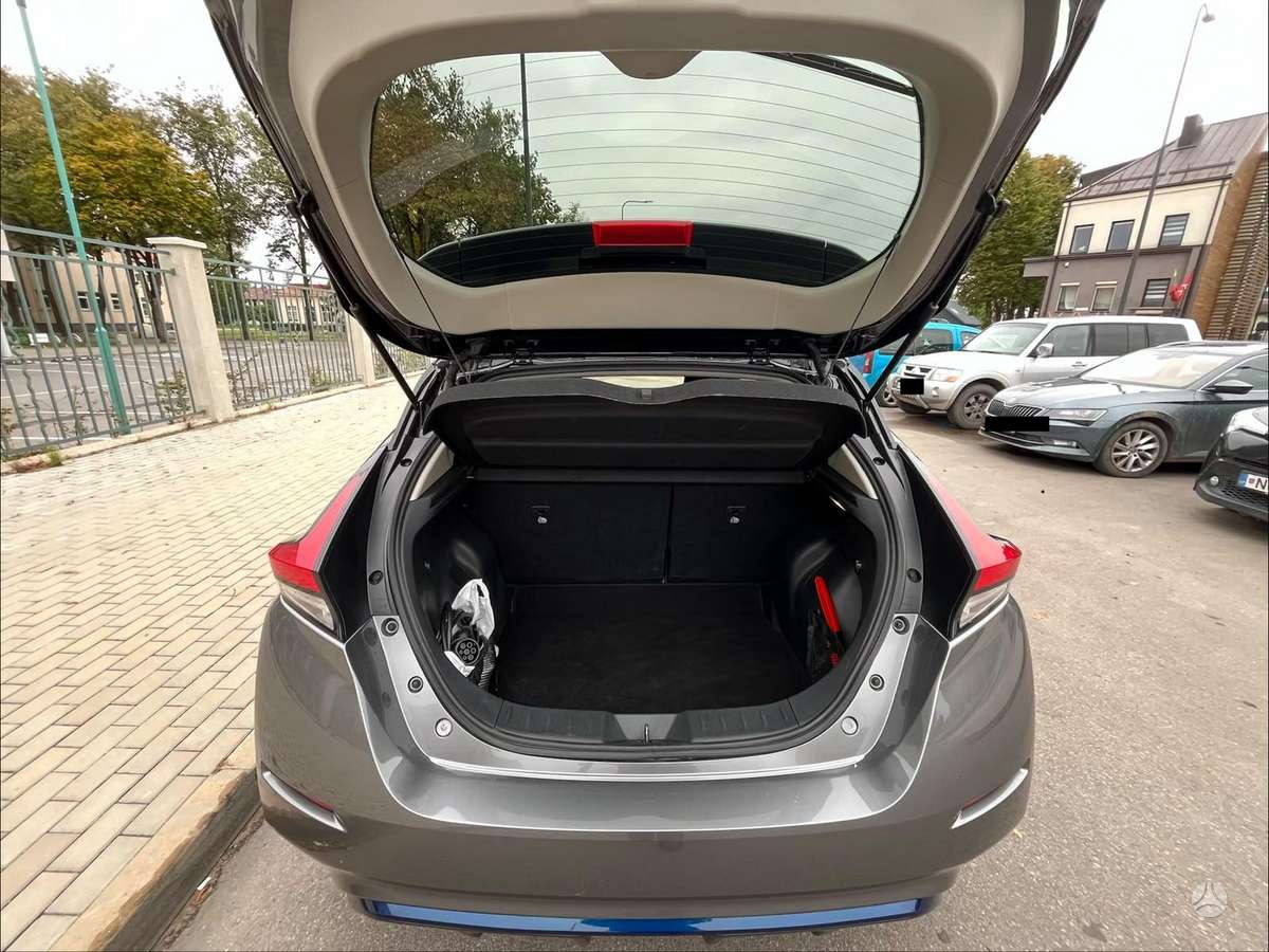 Nissan Leaf, 40 kWh, hatchback