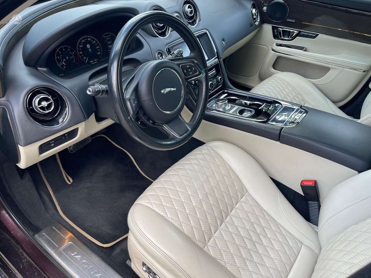 Jaguar XJ, 3.0 l., Седан