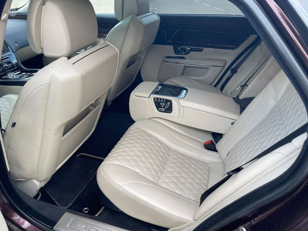 Jaguar XJ, 3.0 l., Седан
