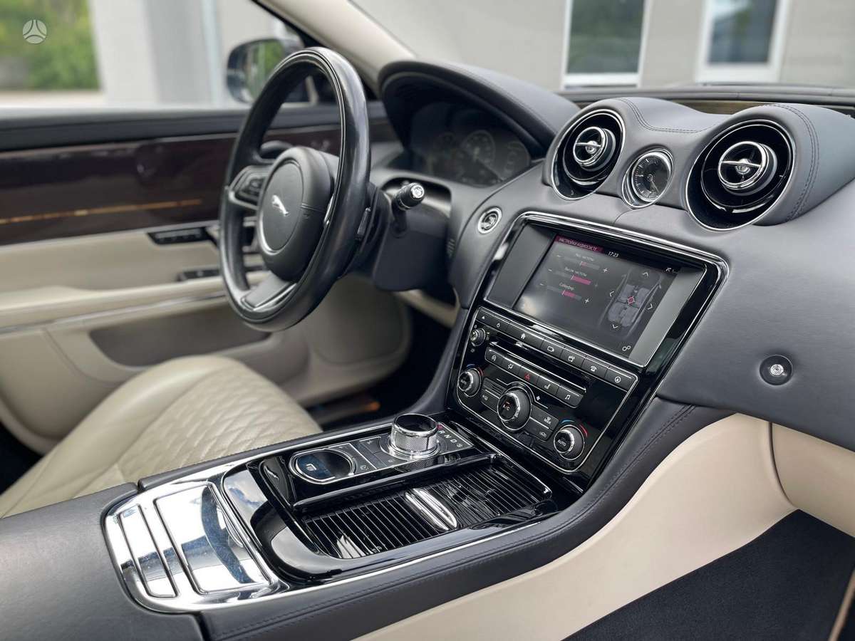 Jaguar XJ, 3.0 l., Седан