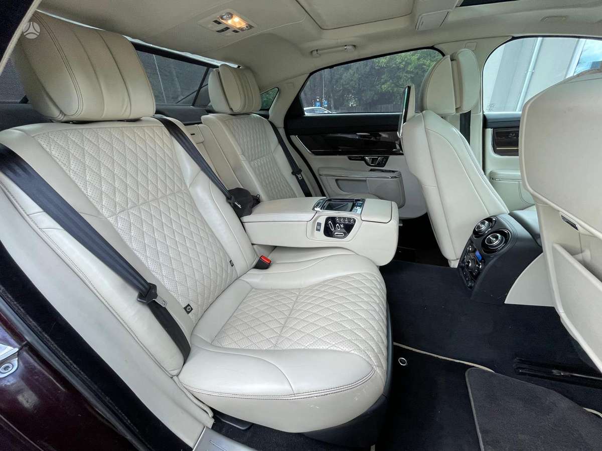 Jaguar XJ, 3.0 l., Седан