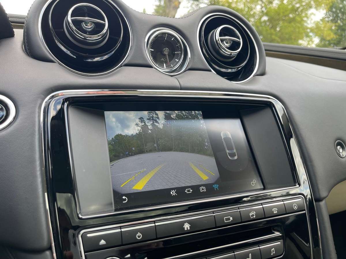 Jaguar XJ, 3.0 l., Седан