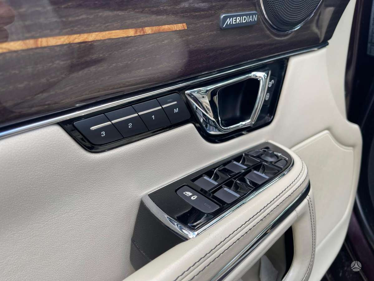 Jaguar XJ, 3.0 l., Седан