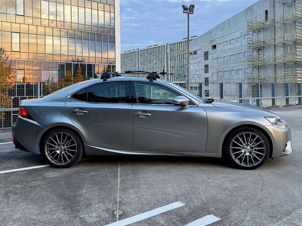 Lexus IS 200, 2.0 l., Седан