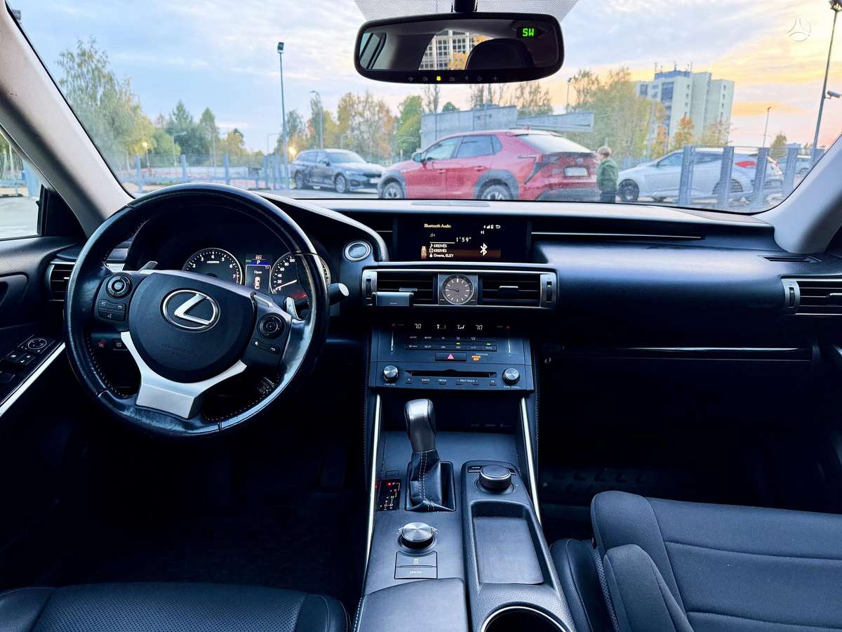 Lexus IS 200, 2.0 l., Седан