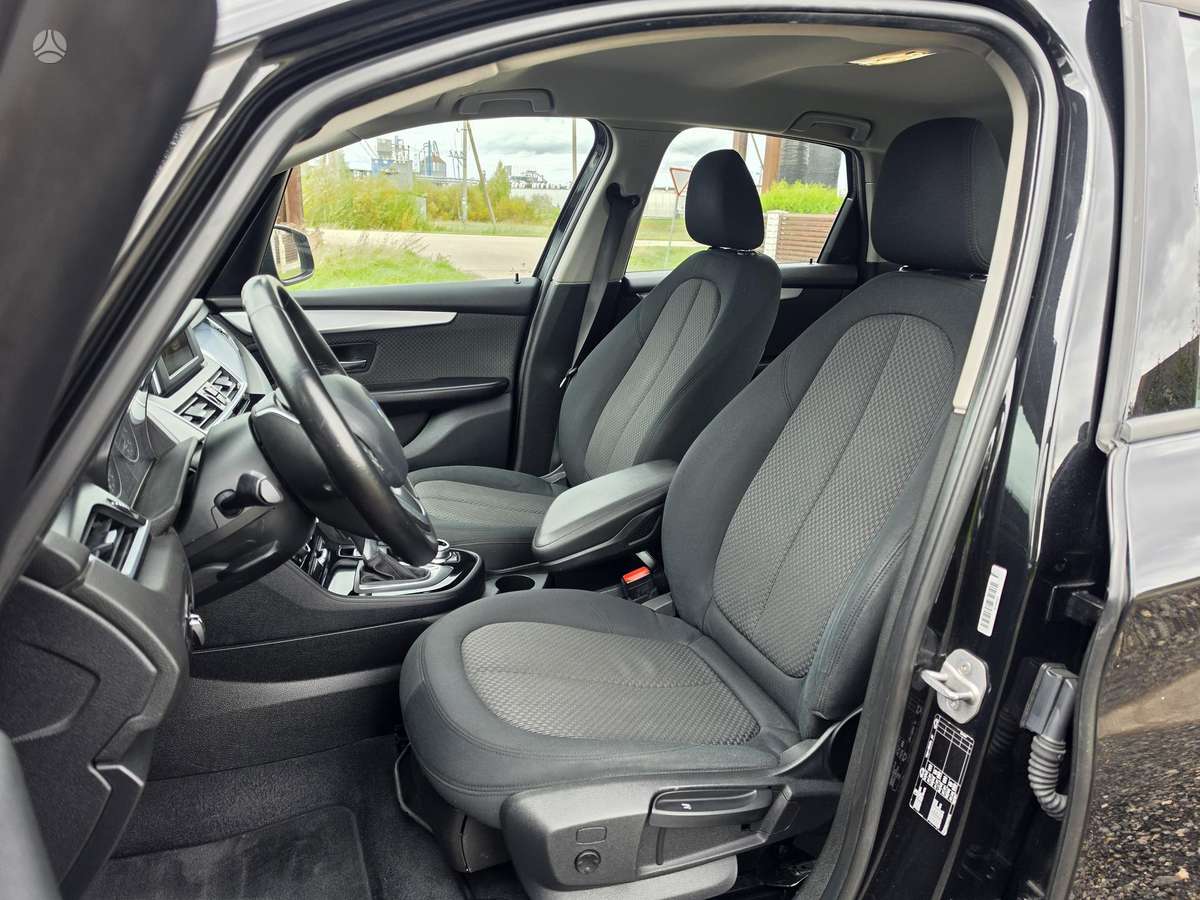 BMW 218 Active Tourer, 2.0 l., hatchback