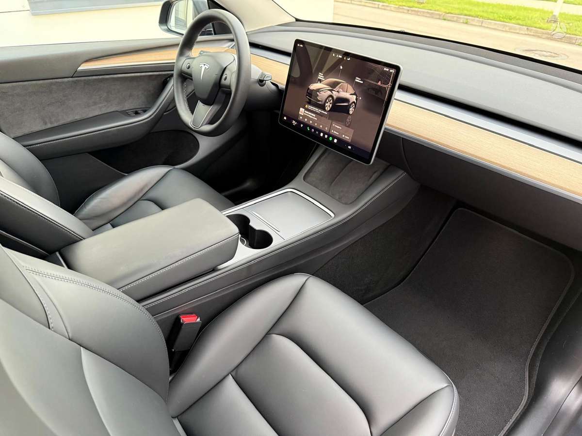 Tesla Model Y, Минивэн