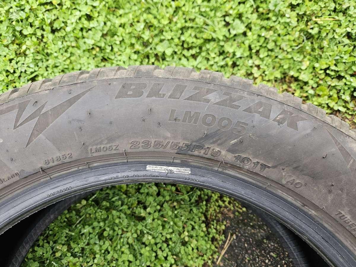 Bridgestone Blizzak LM005, зимние 235/55 R19