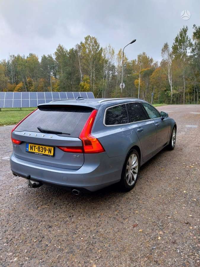 Volvo V90, universalas