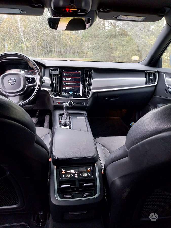 Volvo V90, universalas