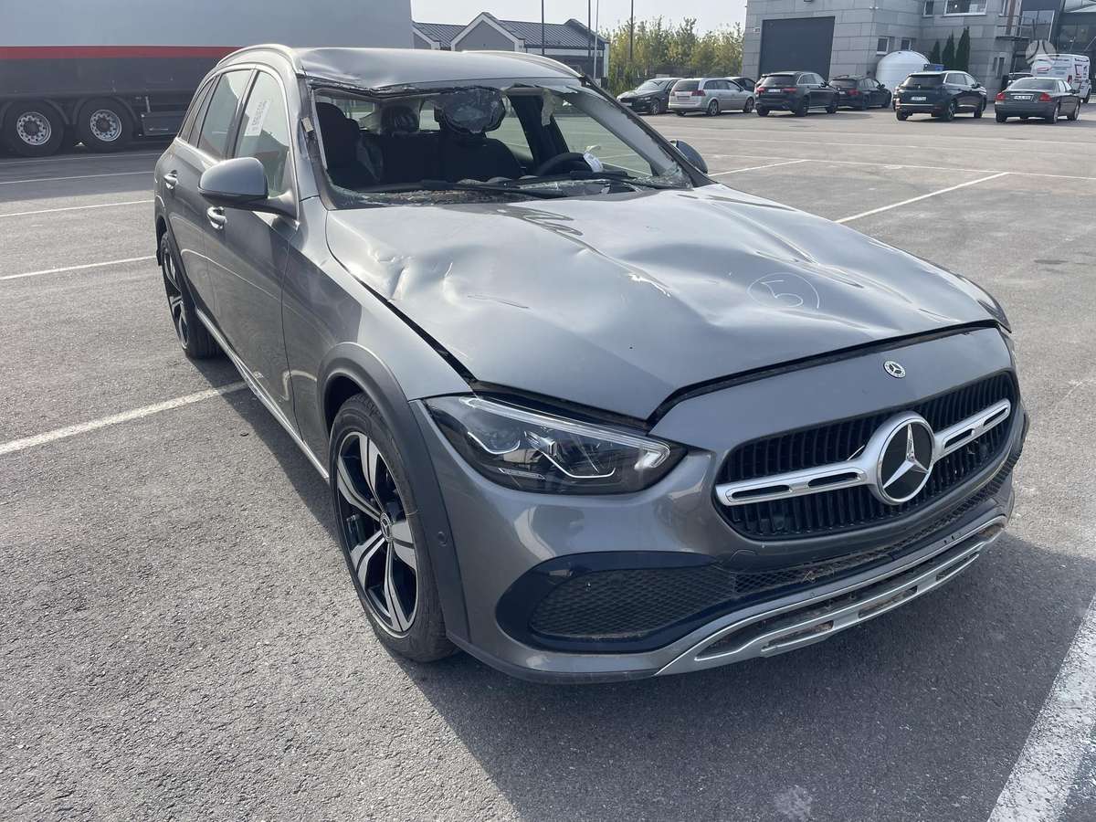 Mercedes-Benz C klasė Dalimis