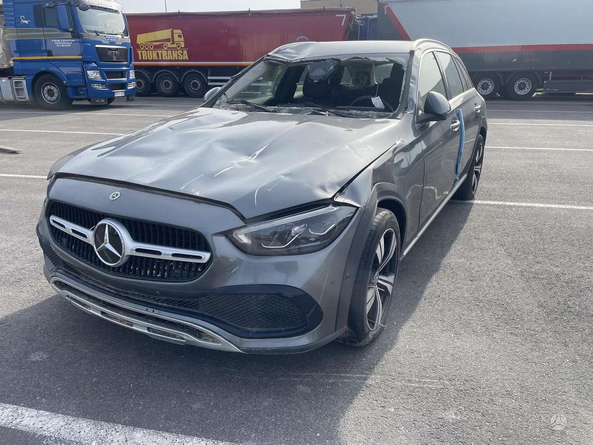 Mercedes-Benz C klasė Dalimis