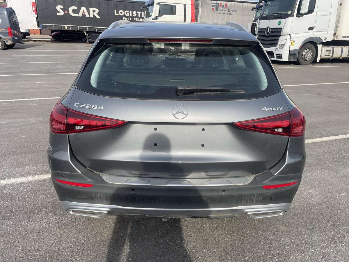 Mercedes-Benz C klasė Dalimis
