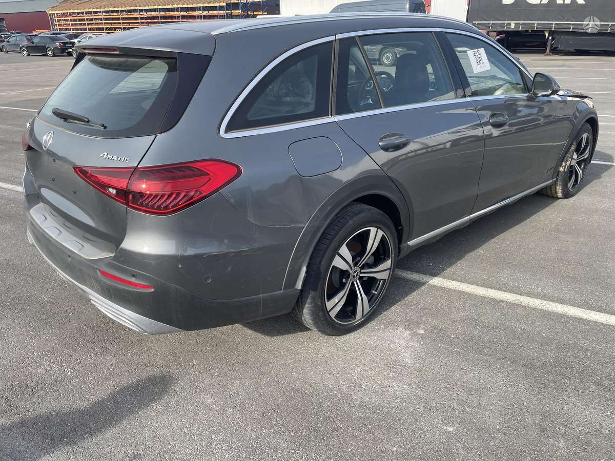 Mercedes-Benz C klasė Dalimis