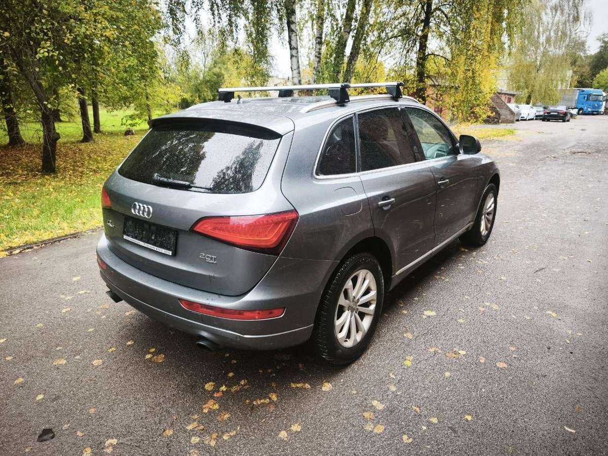 Audi Q5, 2.0 l., off-road / crossover
