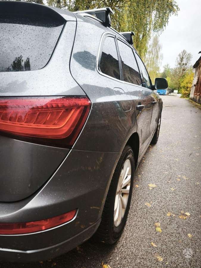 Audi Q5, 2.0 l., off-road / crossover