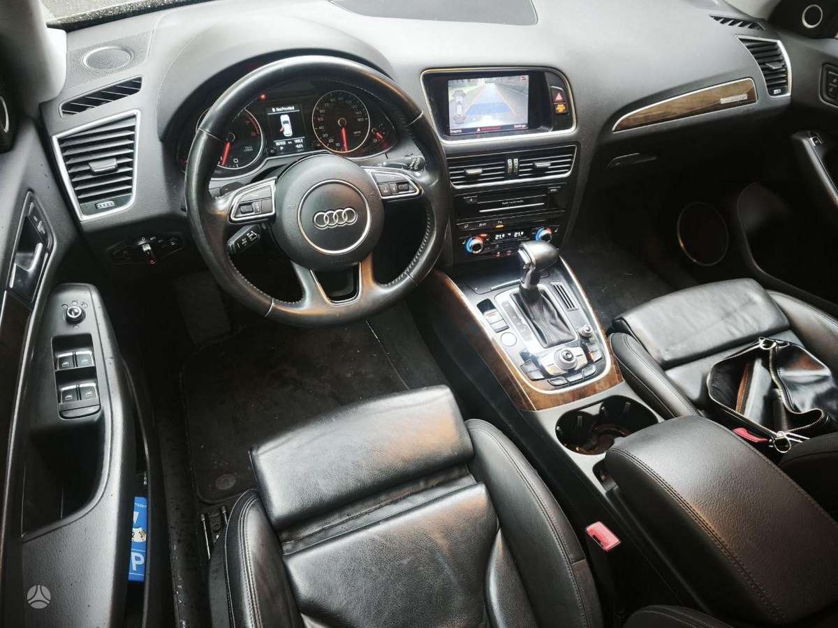 Audi Q5, 2.0 l., off-road / crossover