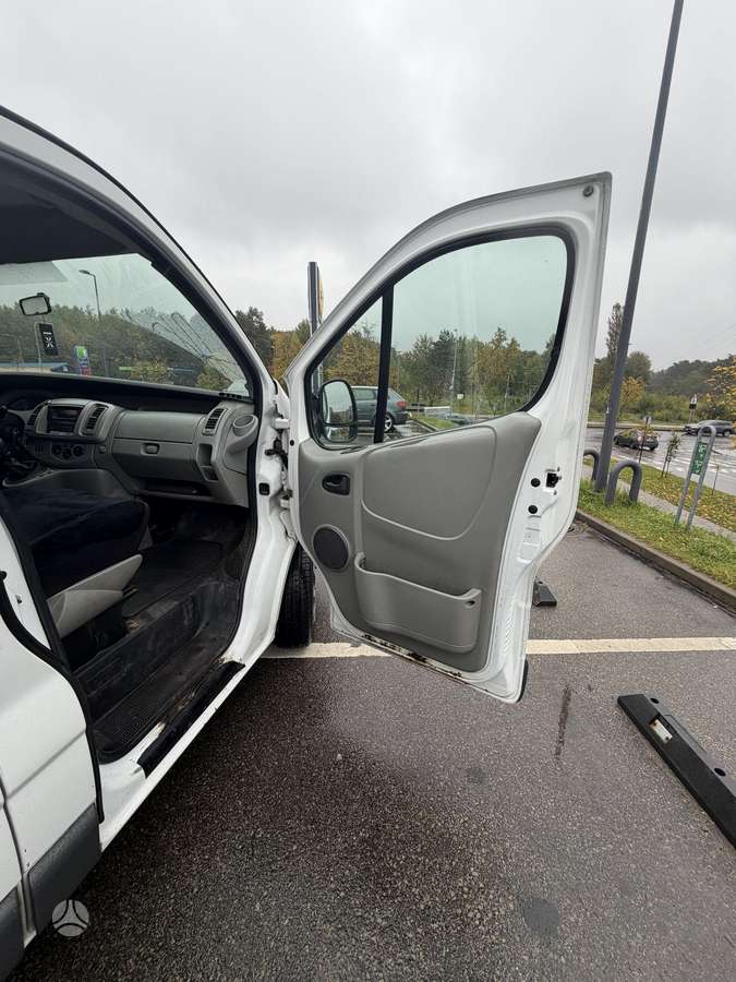 Renault Trafic, 2.0 l., passenger minibus