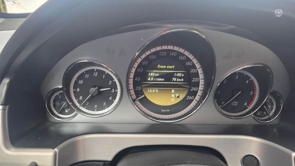 Mercedes-Benz E200, 2.1 l., Седан