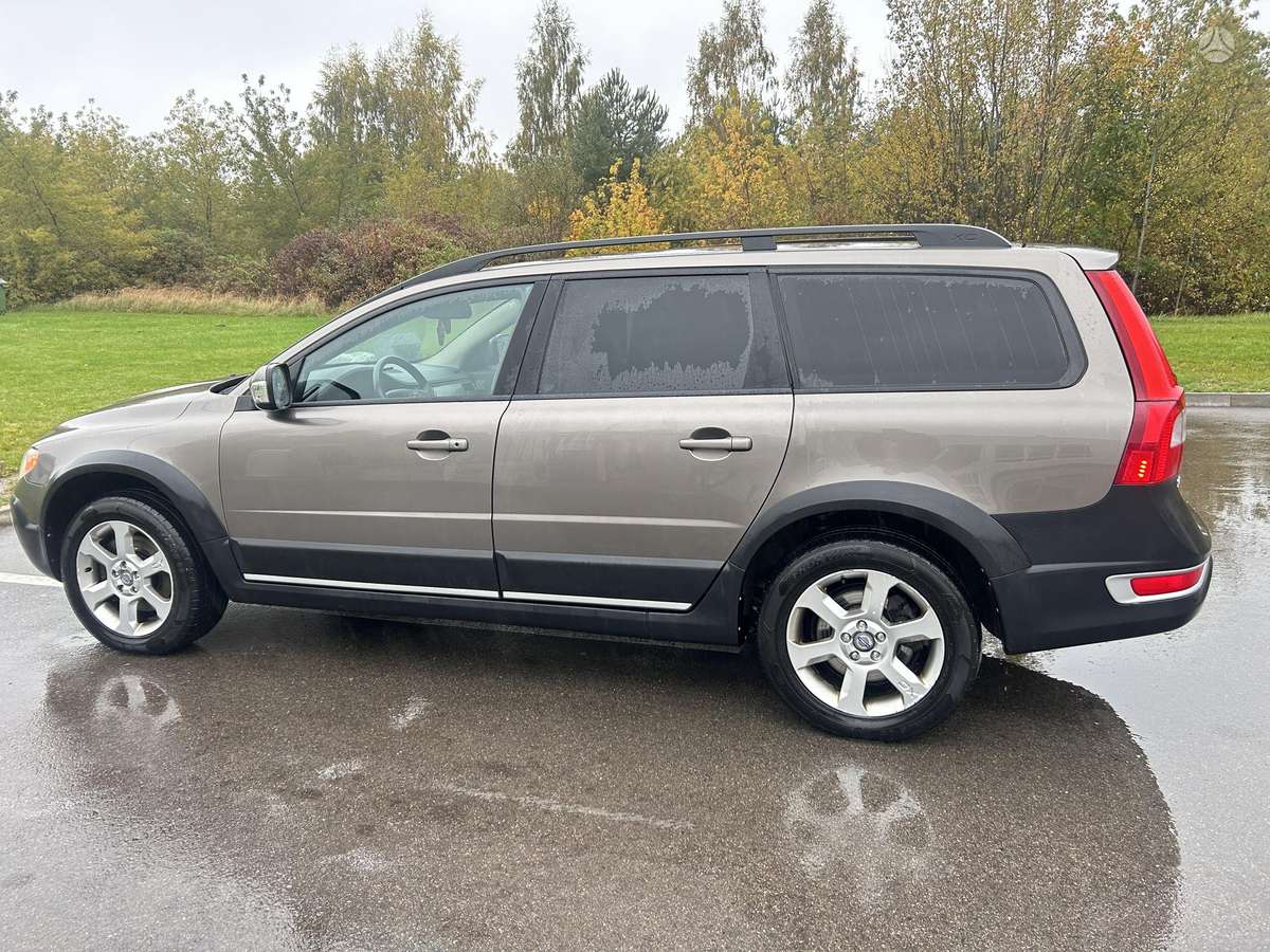 Volvo XC70, 2.4 l., wagon