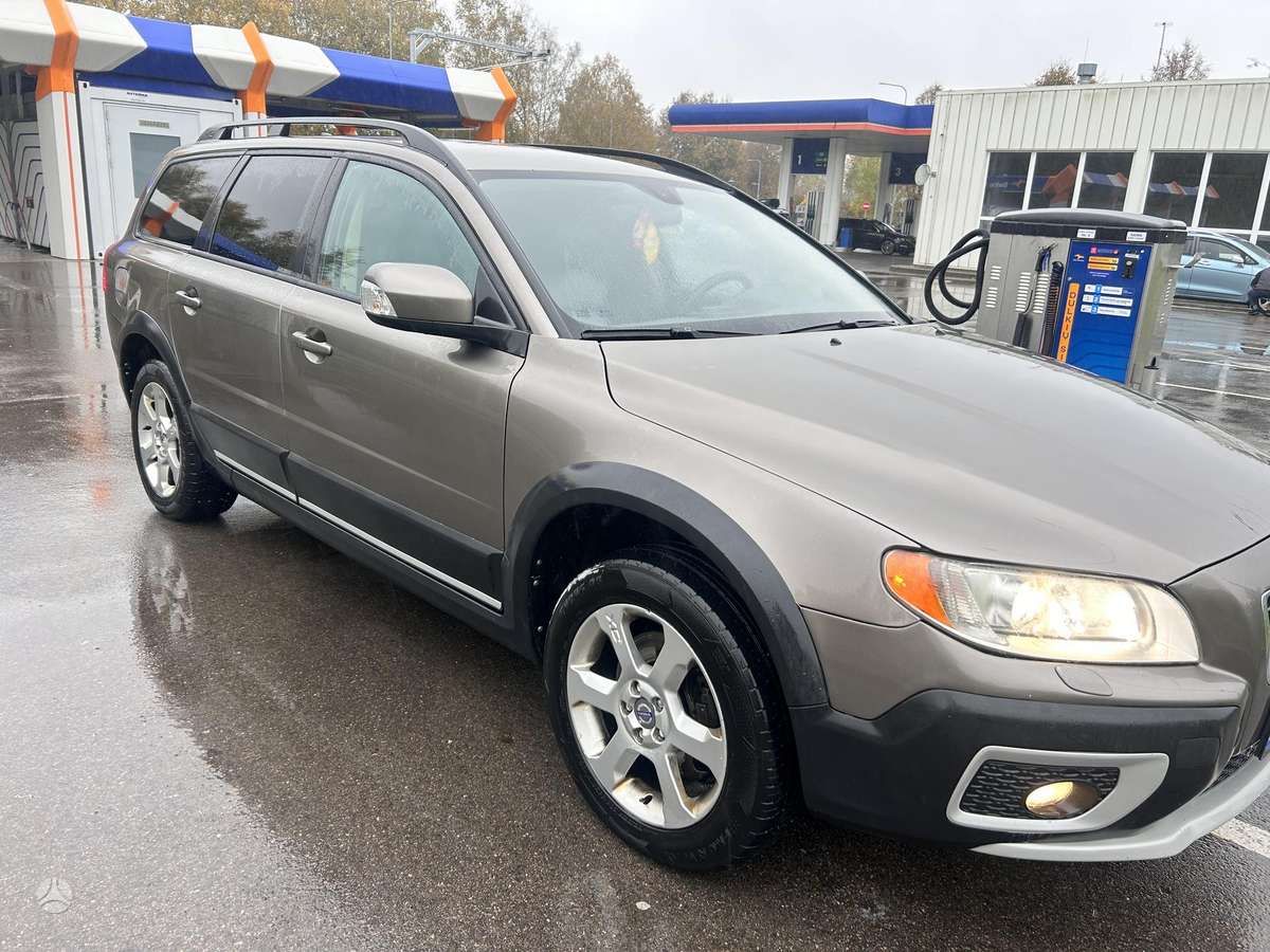 Volvo XC70, 2.4 l., wagon