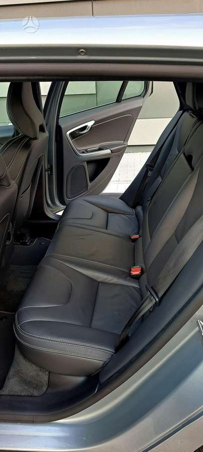 Volvo V60, Универсал