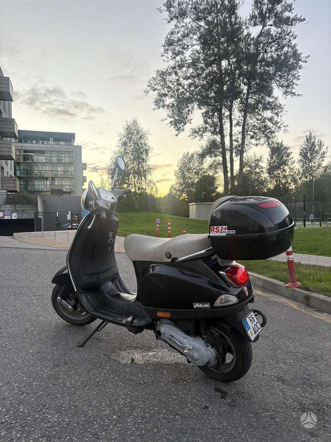 Piaggio Vespa 50cc, scooters / mopeds