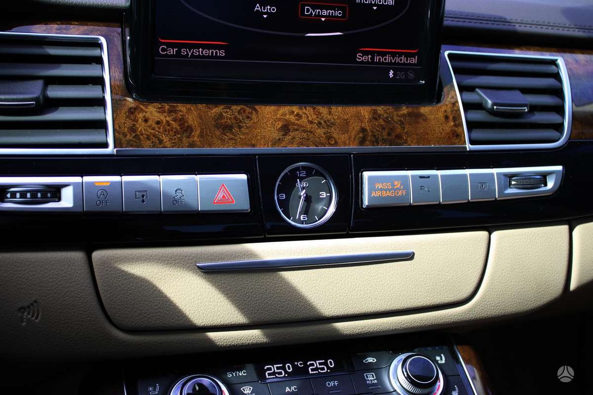 Audi A8, 4.0 l., sedanas