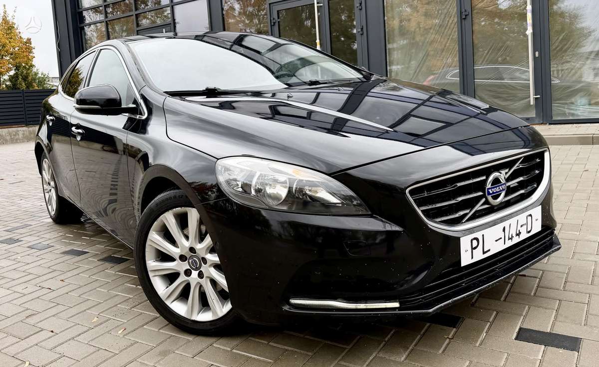 Volvo V40, 1.6 l., hatchback