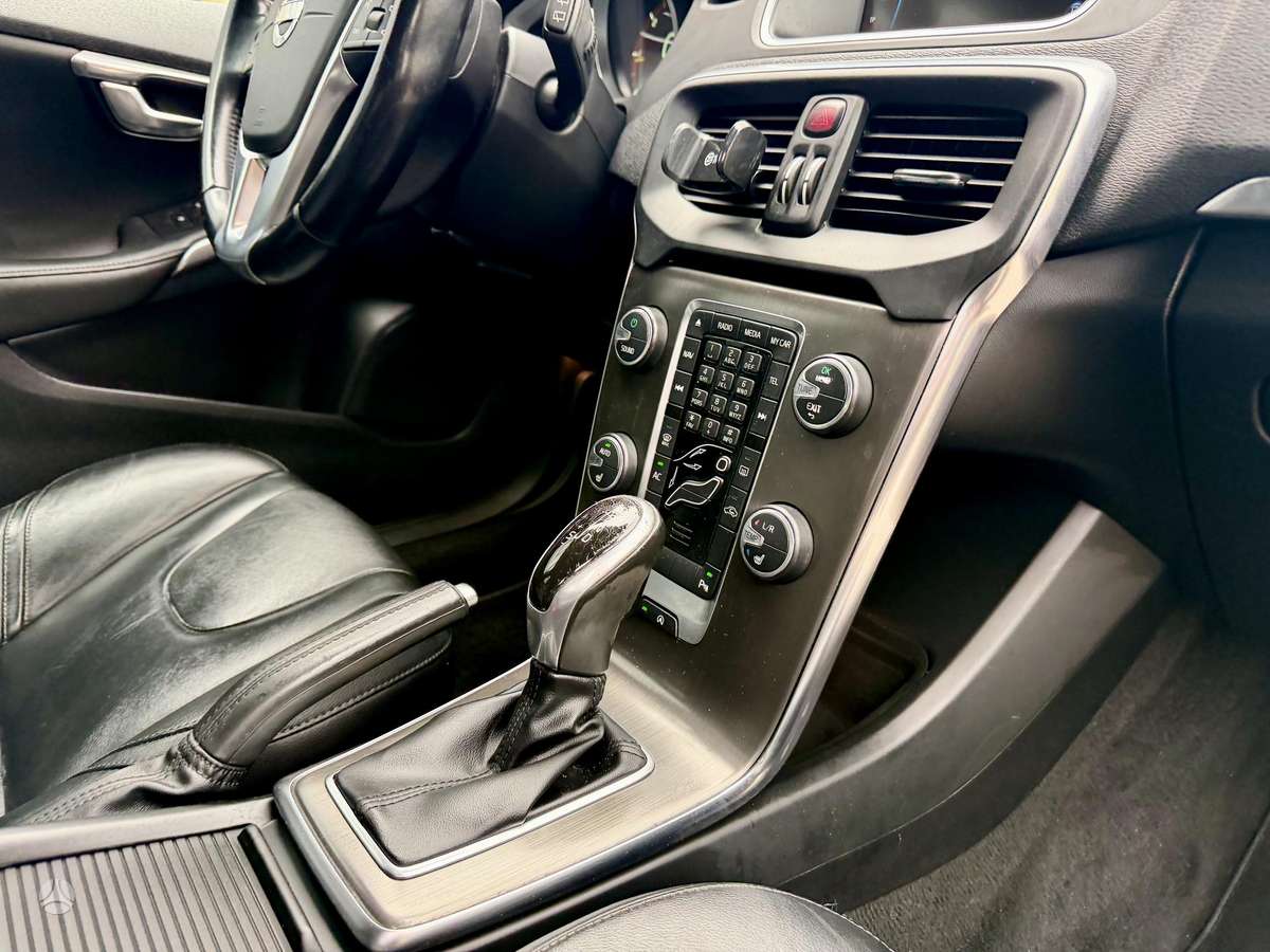 Volvo V40, 1.6 l., Хэтчбек