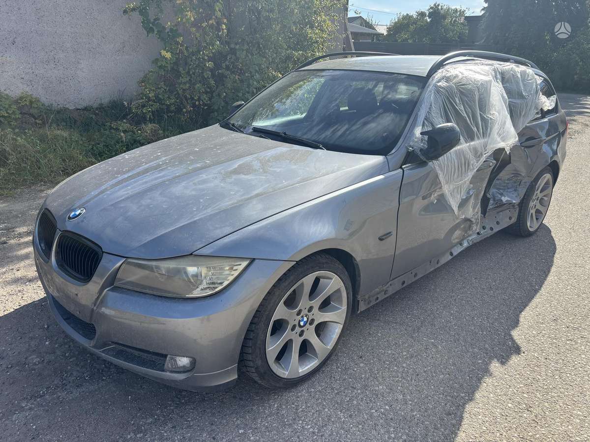 BMW 320 по частям. Spalvos kodas a52