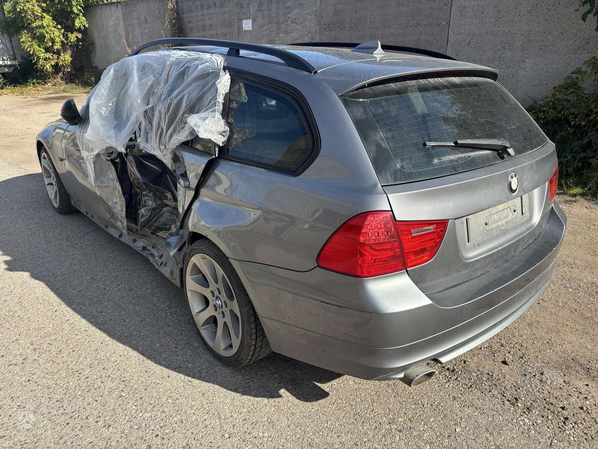 BMW 320 по частям. Spalvos kodas a52