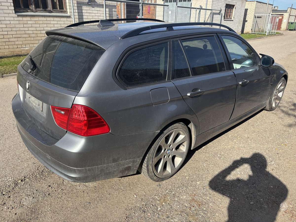 BMW 320 по частям. Spalvos kodas a52