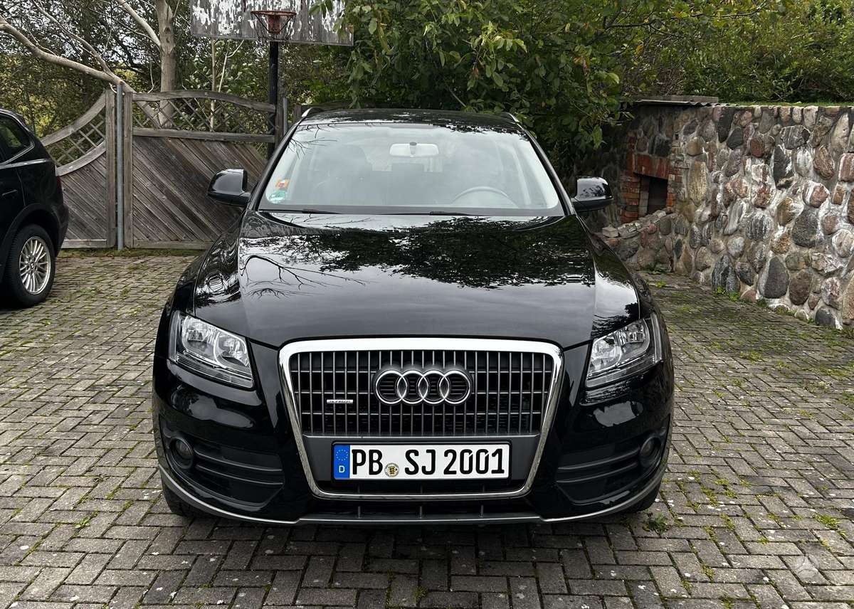 Audi Q5, 2.0 l., off-road / crossover