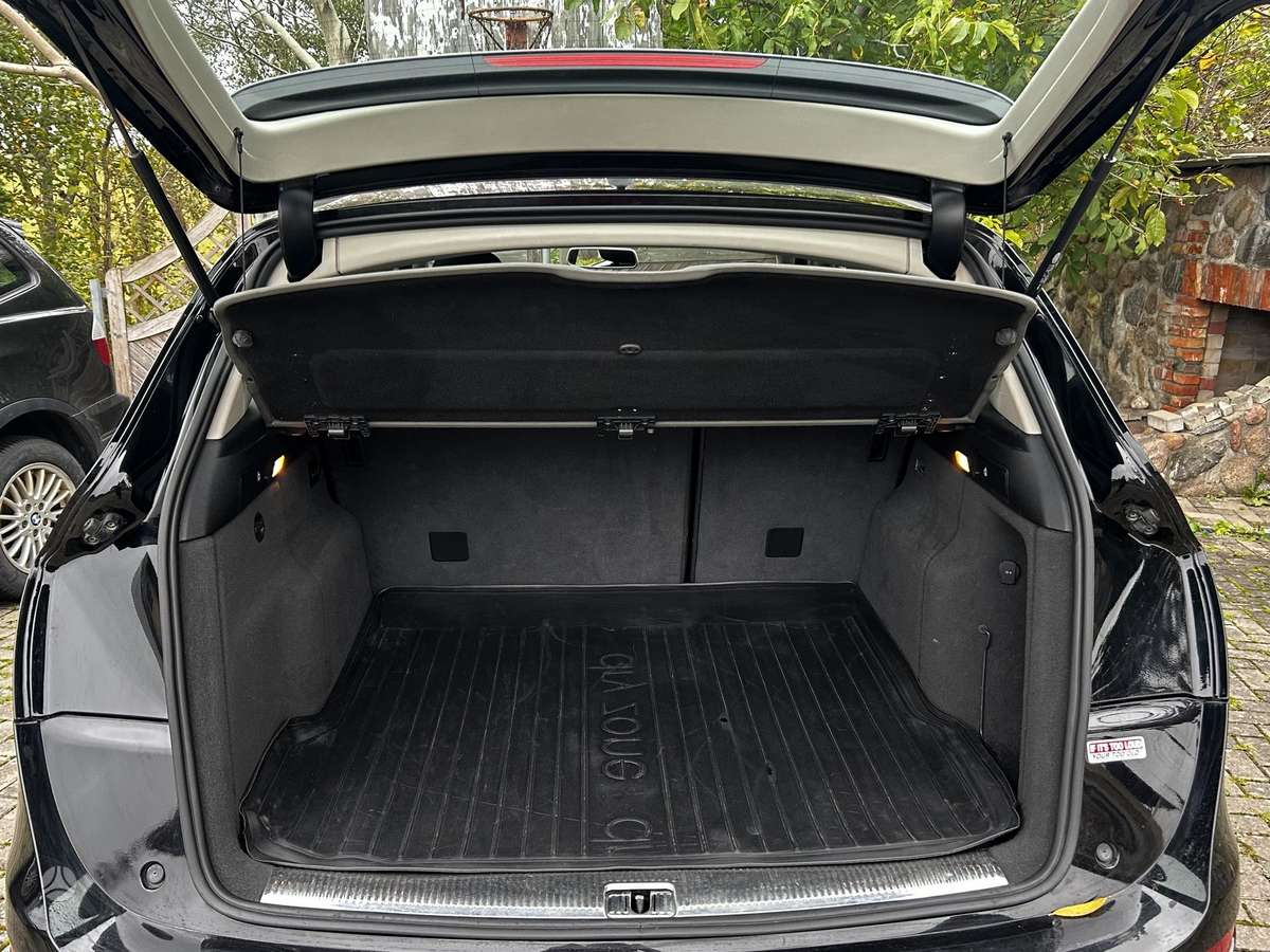 Audi Q5, 2.0 l., off-road / crossover