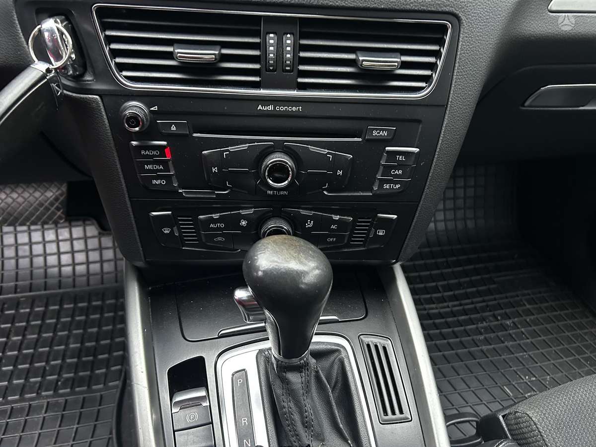 Audi Q5, 2.0 l., off-road / crossover