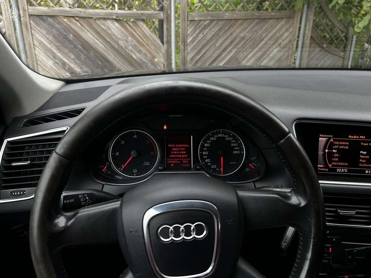 Audi Q5, 2.0 l., off-road / crossover