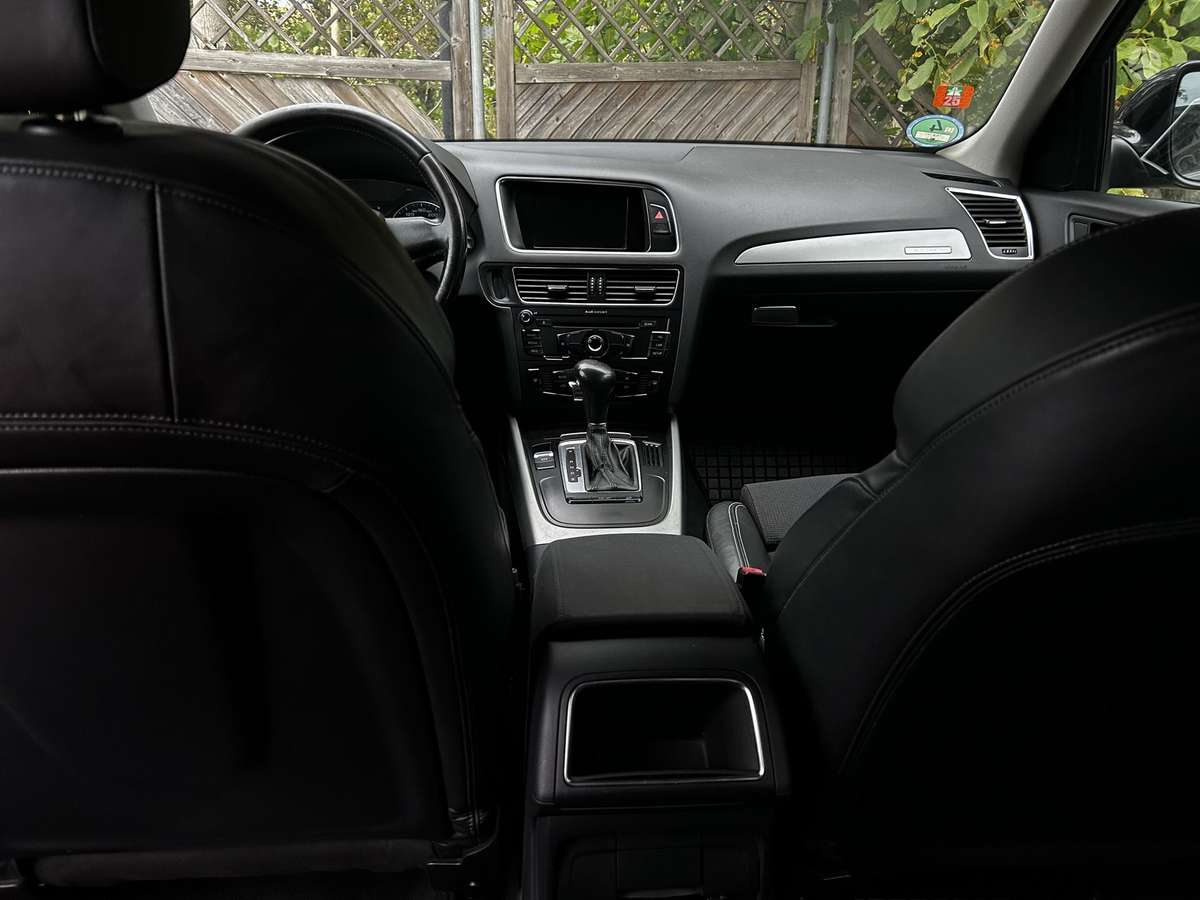 Audi Q5, 2.0 l., off-road / crossover