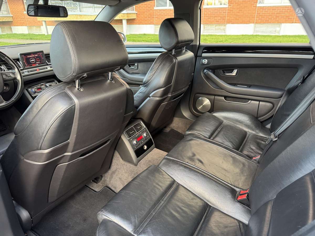 Audi A8, 4.2 l., Лимузин