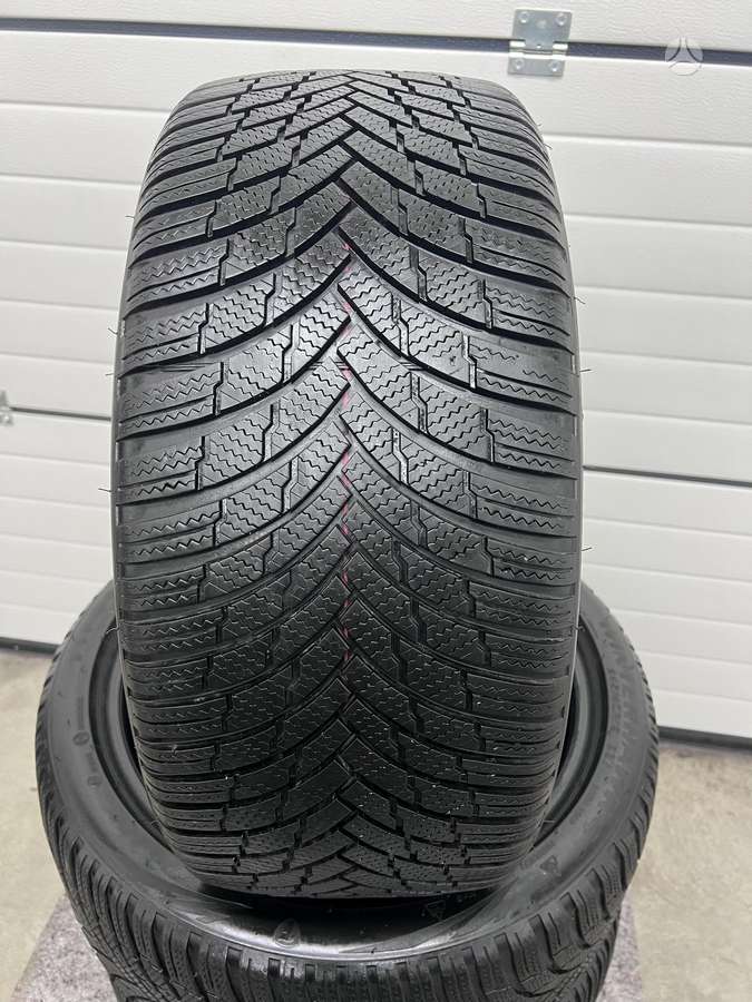 Firestone Winterhawk 4, universalios 245/40 R19