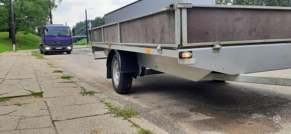 Baltic trailer B2K-4000, bortu